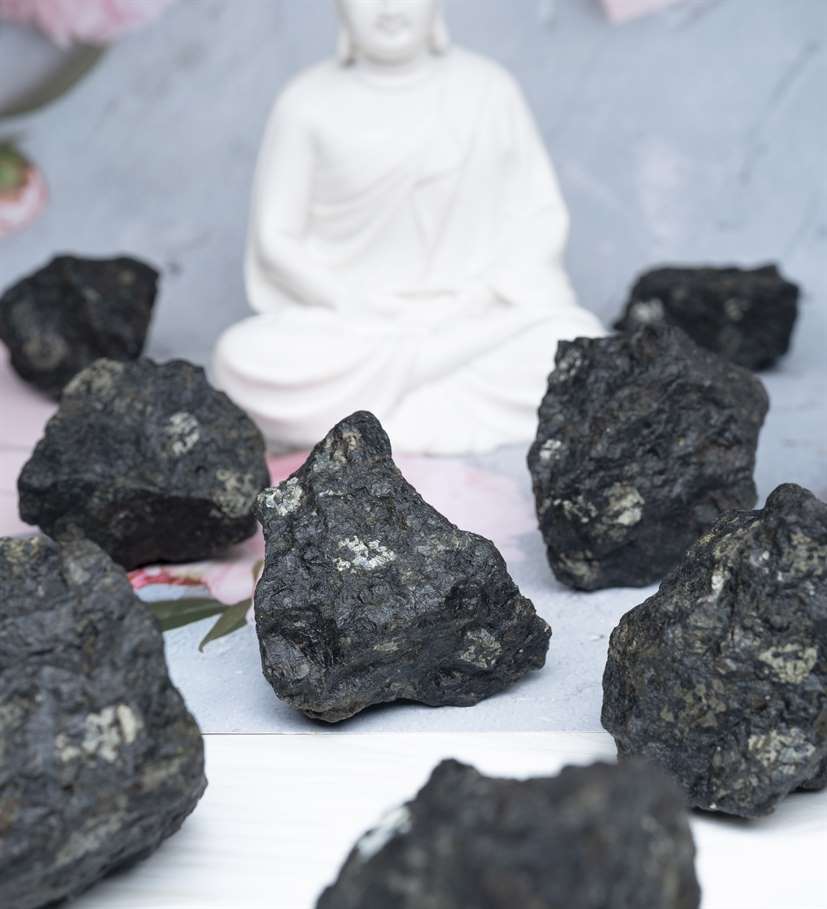 Nuummite Rough/Raw Natural Crystal for Tumbling Chakra Balancing - TheIndianHand